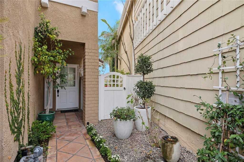 21 Encinitas Ct - Photo 2 of 26