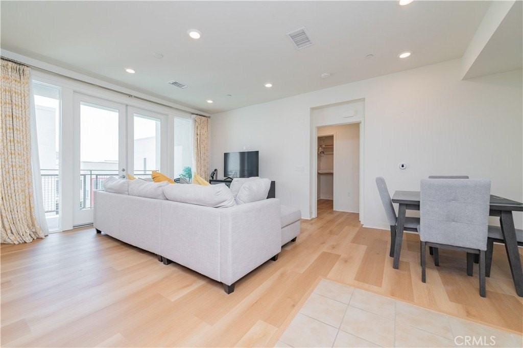 1524 Nolita - Photo 4 of 33