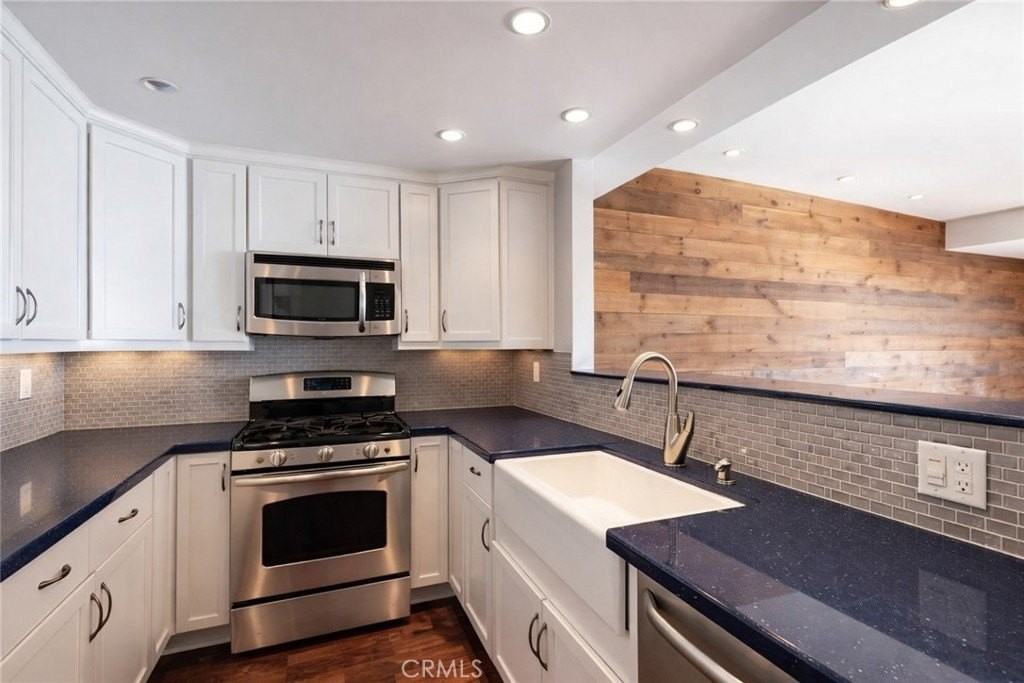 653 Manhattan Beach Blvd #M - Photo 4 of 15