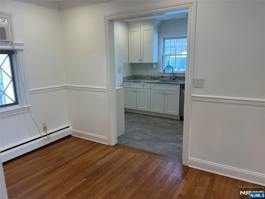 195 Godwin Ave 1st Fl - Photo 4 of 11