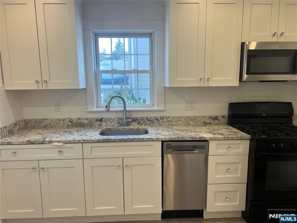 195 Godwin Ave 1st Fl - Photo 5 of 11