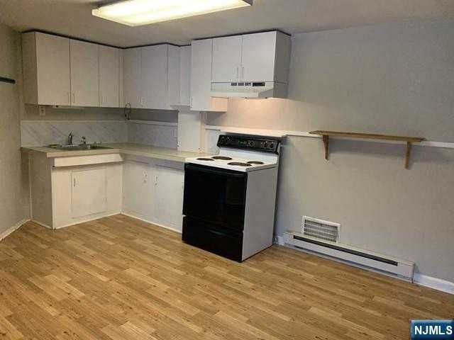 53 Clinton Pl - Photo 3 of 7