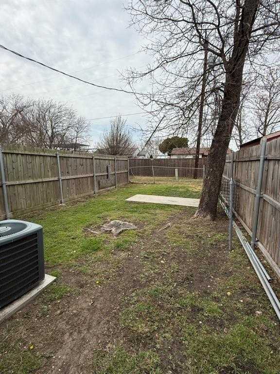 513 Sylvan Dr #B - Photo 3 of 16