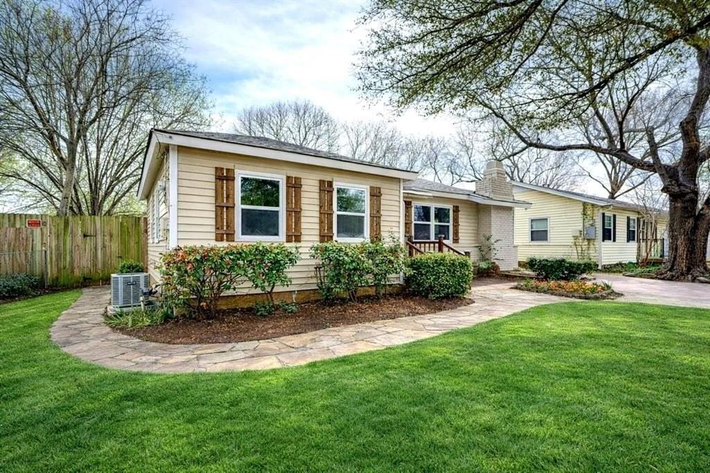 1035 Blaylock Cir S - Photo 2 of 33