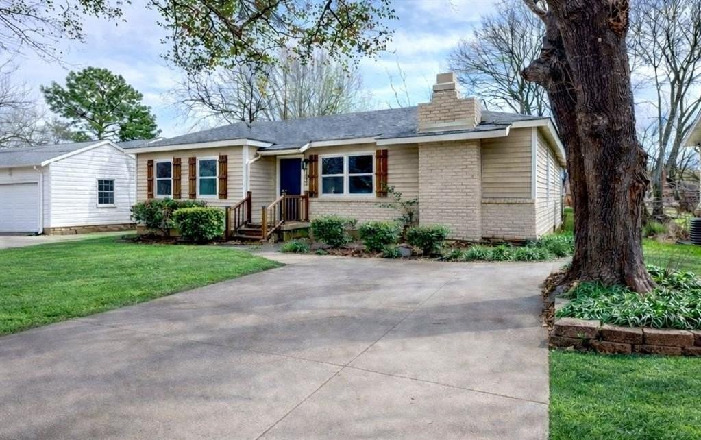 1035 Blaylock Cir S - Photo 4 of 33