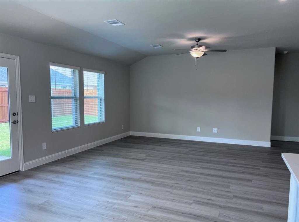 601 Huntley Dr - Photo 5 of 27