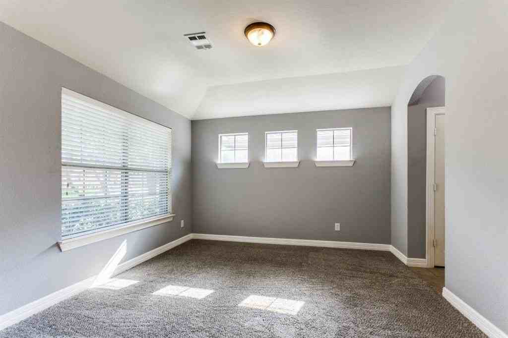 4709 Brighton Dr - Photo 3 of 24