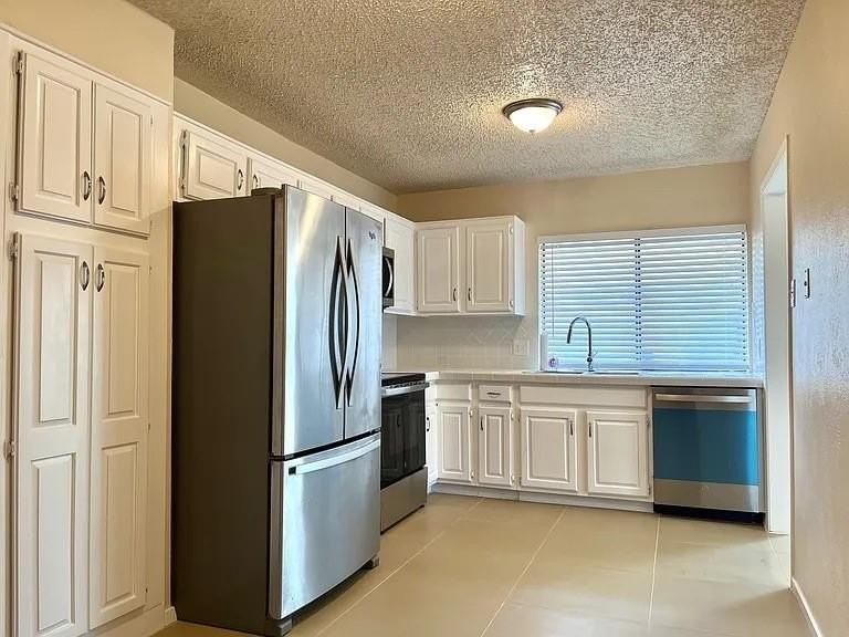 6116 Yellowstone Dr - Photo 4 of 9