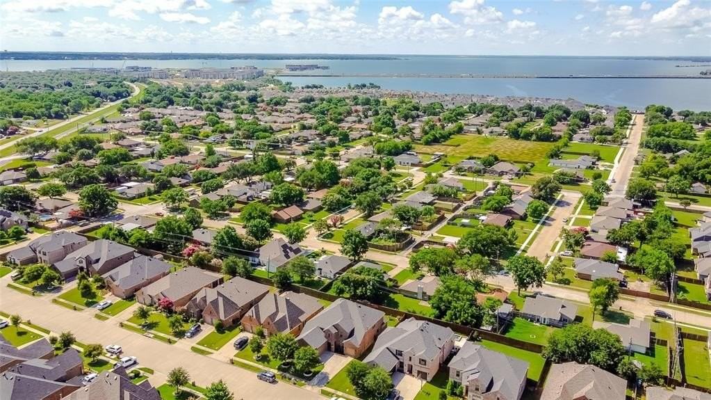 6912 Barolo Dr - Photo 3 of 35