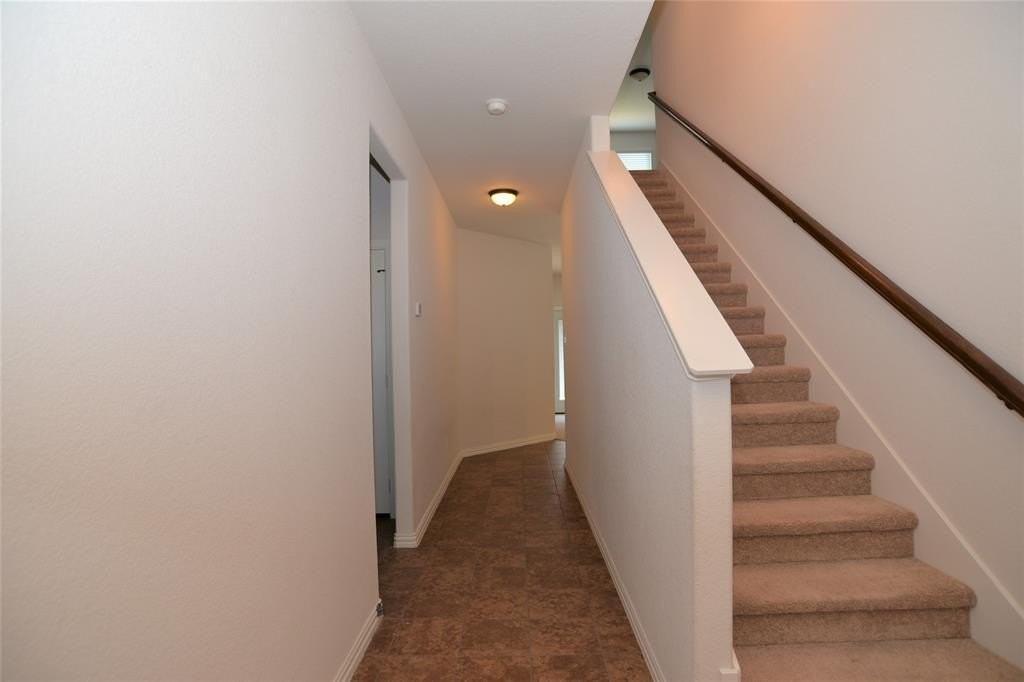 213 Emerald Creek Dr - Photo 2 of 21