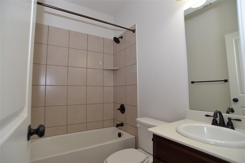 213 Emerald Creek Dr - Photo 4 of 21