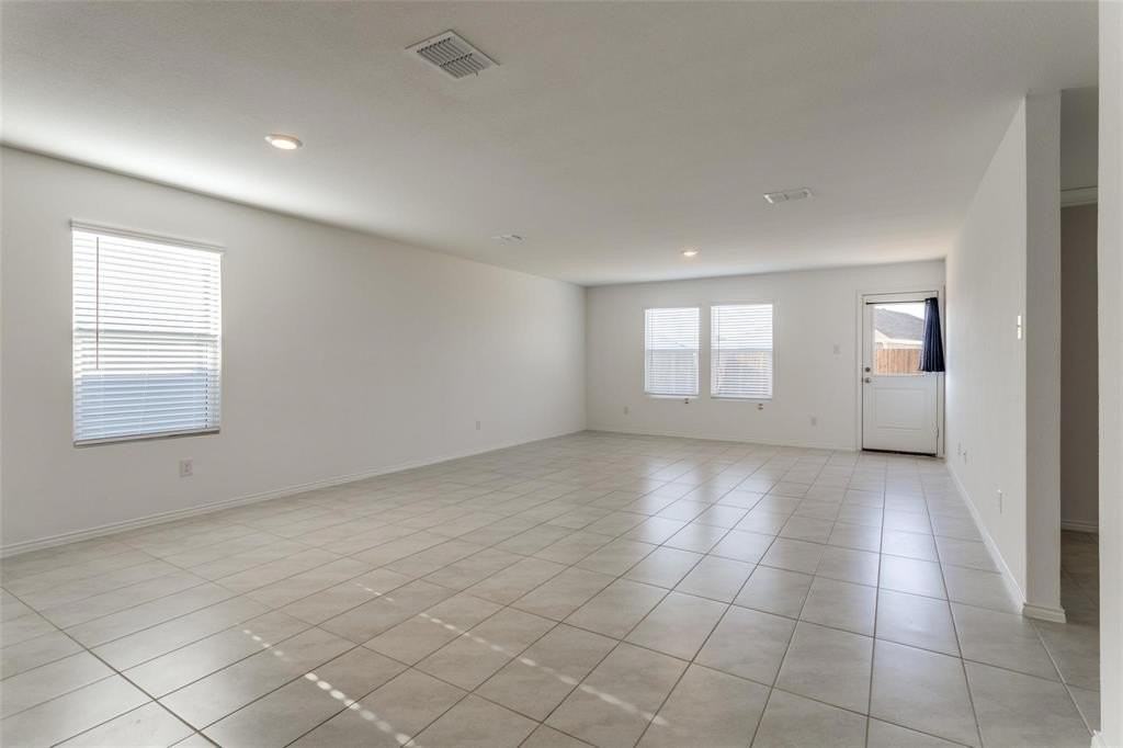 111 Lemongrass Dr - Photo 4 of 12