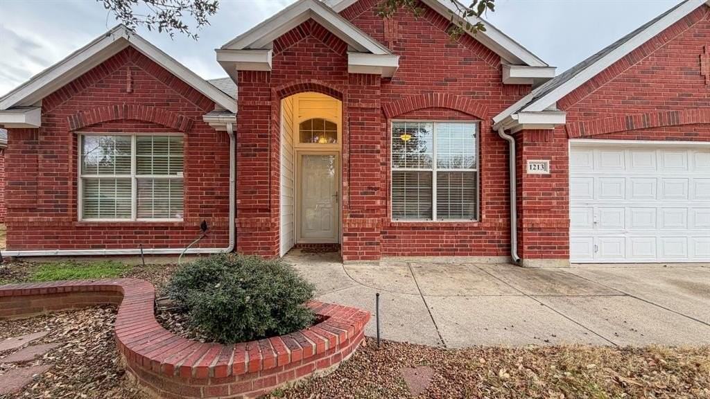 1213 Maple Terrace Dr - Photo 2 of 20