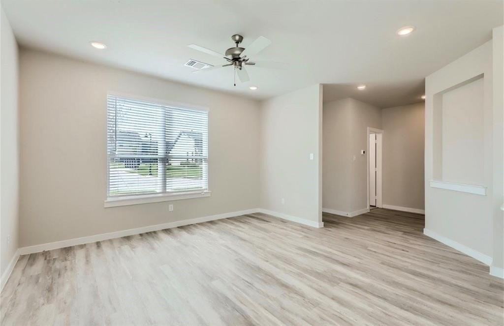 1332 Creekbank Dr #D - Photo 2 of 10