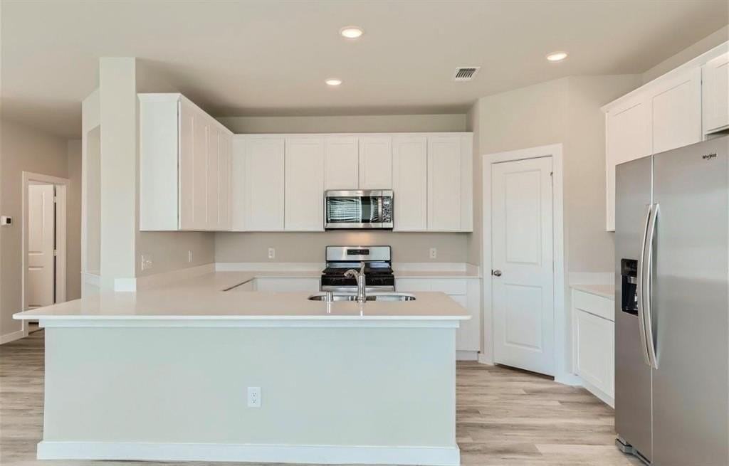 1332 Creekbank Dr #D - Photo 3 of 10