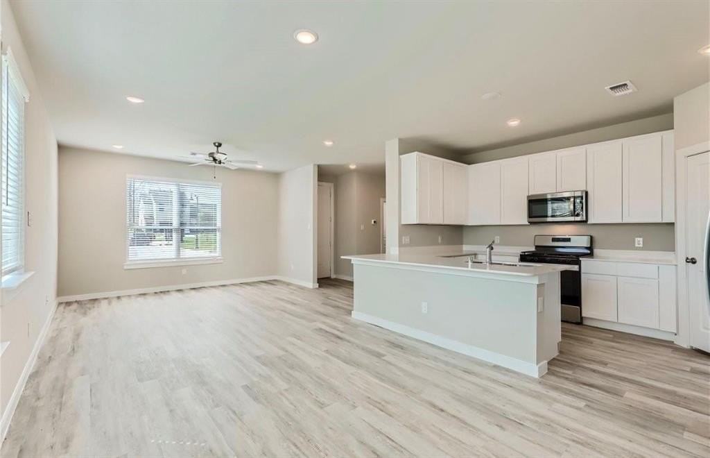 1332 Creekbank Dr #D - Photo 4 of 10