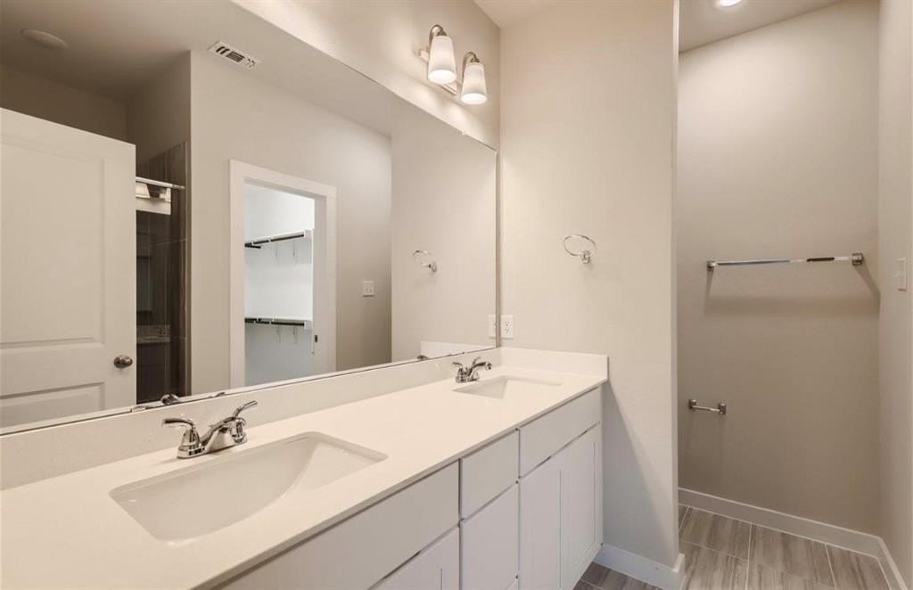 1332 Creekbank Dr #D - Photo 7 of 10