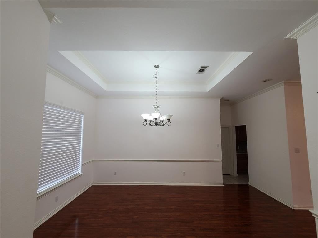 622 Manchester Dr - Photo 3 of 37