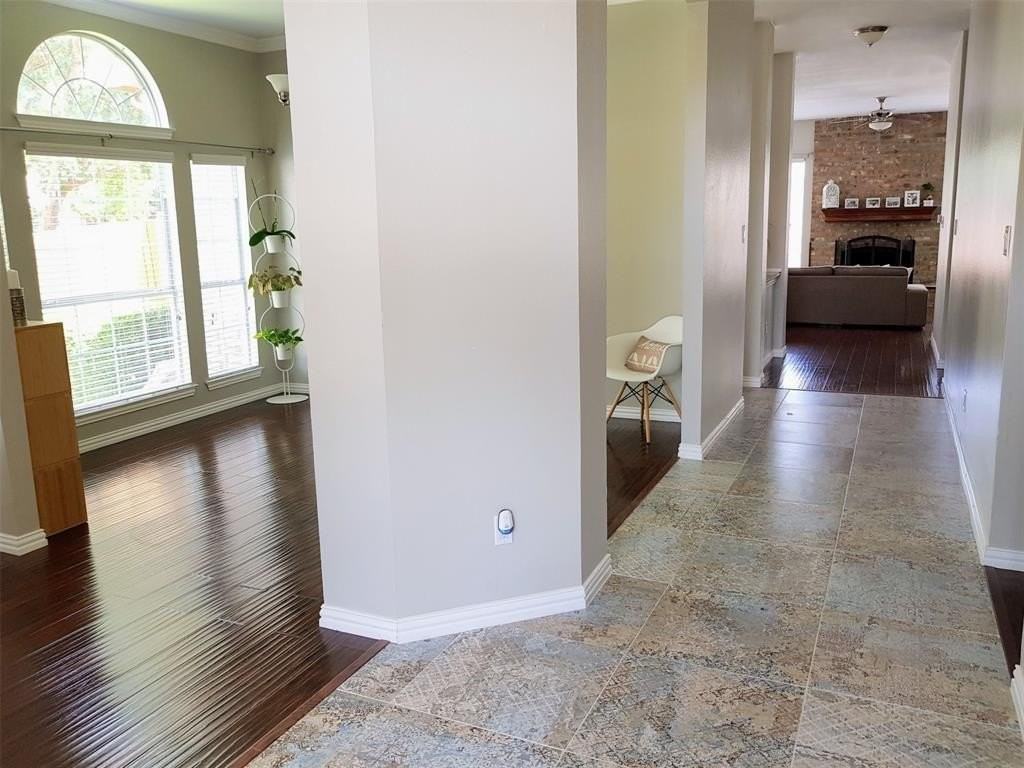 10900 Alexandria Dr - Photo 3 of 21