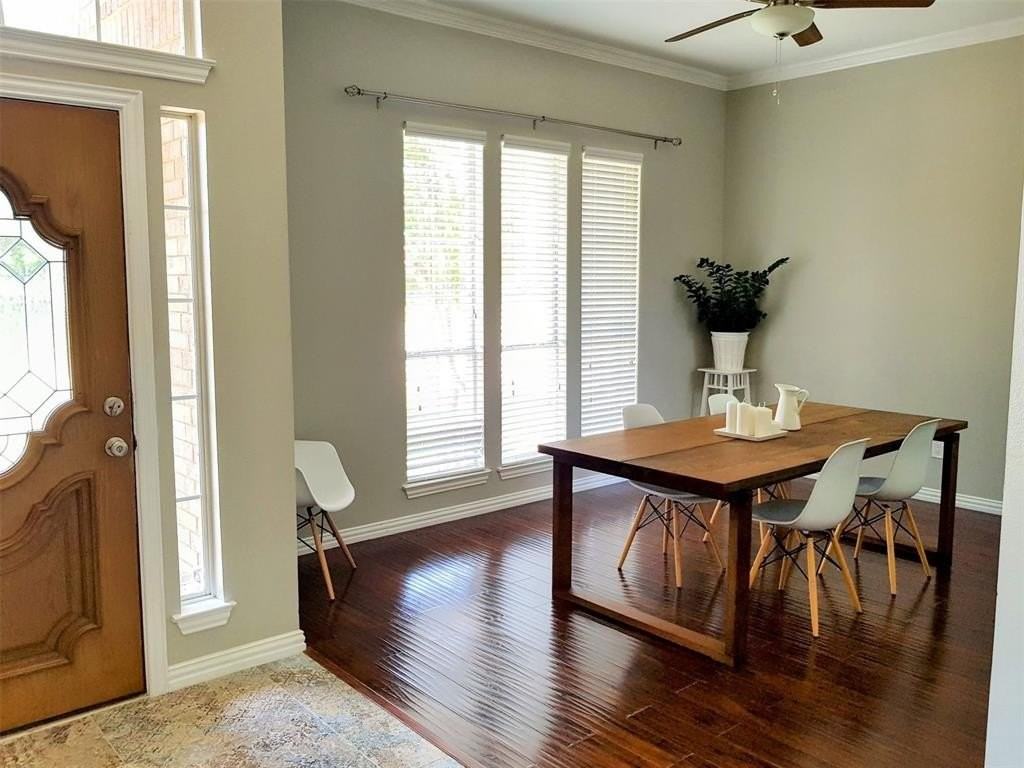 10900 Alexandria Dr - Photo 4 of 21