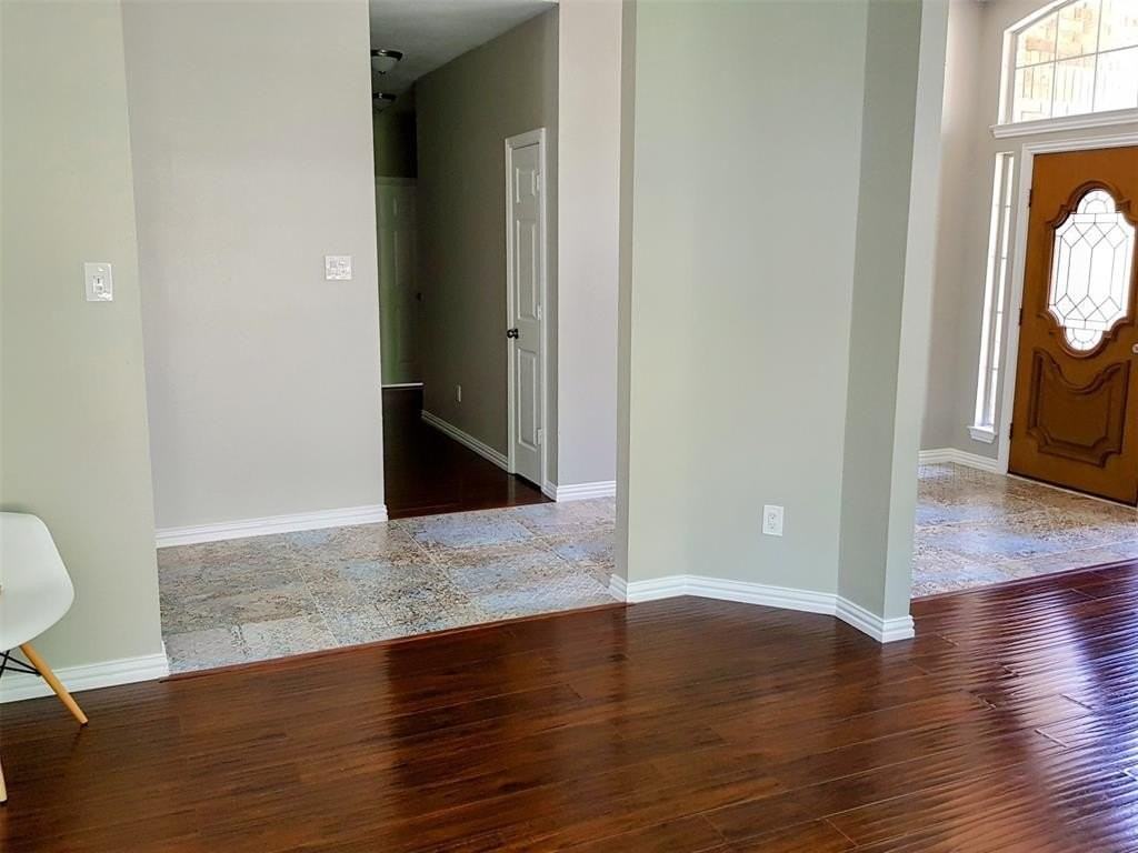 10900 Alexandria Dr - Photo 5 of 21