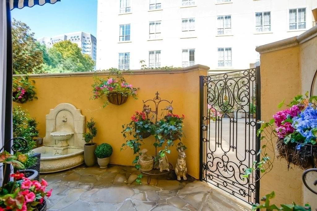 2300 Leonard St #100 - Photo 4 of 33