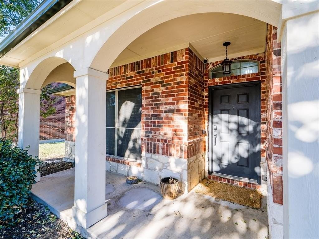 2005 Michelle Creek Dr - Photo 2 of 40