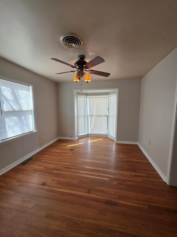 515 Storey Ave - Photo 3 of 15