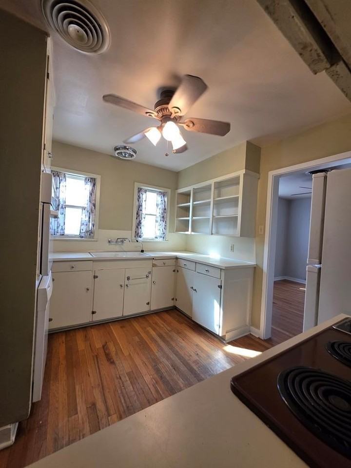 515 Storey Ave - Photo 5 of 15