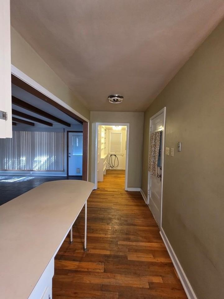 515 Storey Ave - Photo 7 of 15