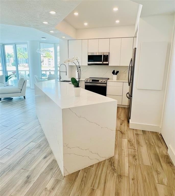 111 Se 8th Ave #905 - Photo 5 of 31