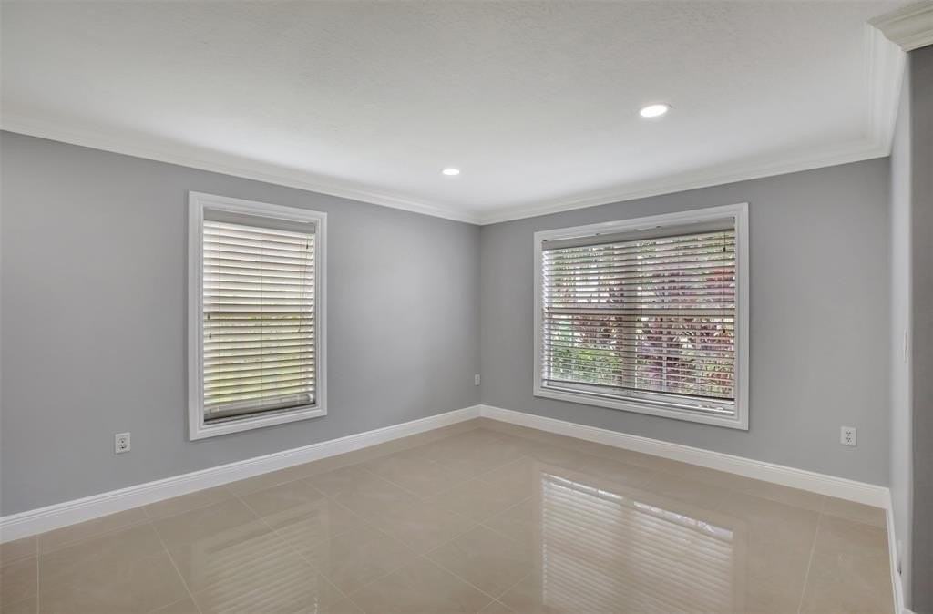 2355 Nw 138th Dr - Photo 4 of 32