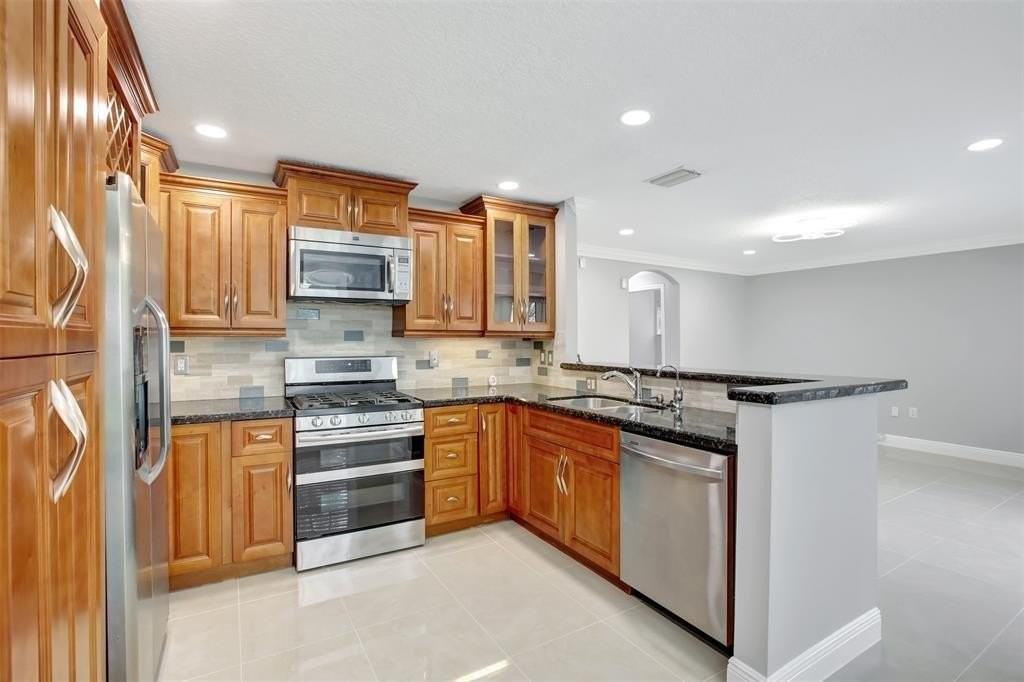 2355 Nw 138th Dr - Photo 7 of 32