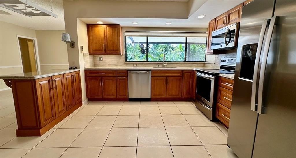 8712 Sw 52nd St - Photo 3 of 31