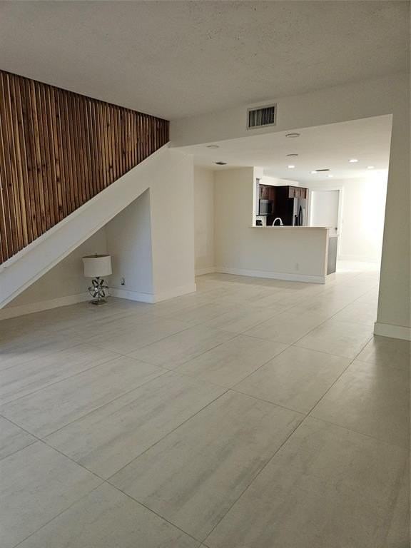 912 Sevilla Cir - Photo 2 of 13