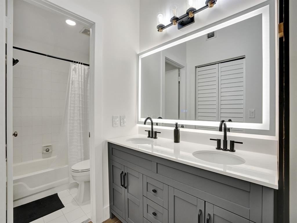 912 Sevilla Cir - Photo 3 of 13