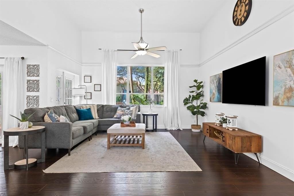 1021 Nw 108th Ave - Photo 3 of 27