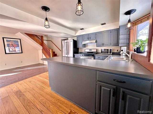 3224 Mc Comb St - Photo 4 of 23