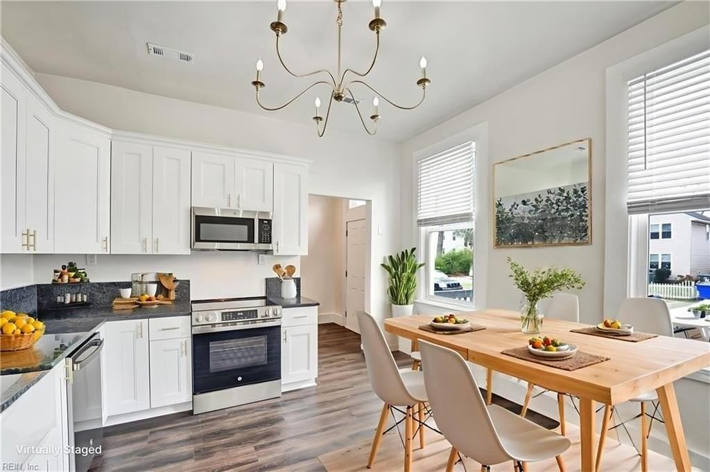 412 W 29th St - Photo 3 of 46