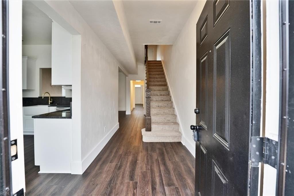 412 W 29th St - Photo 6 of 46