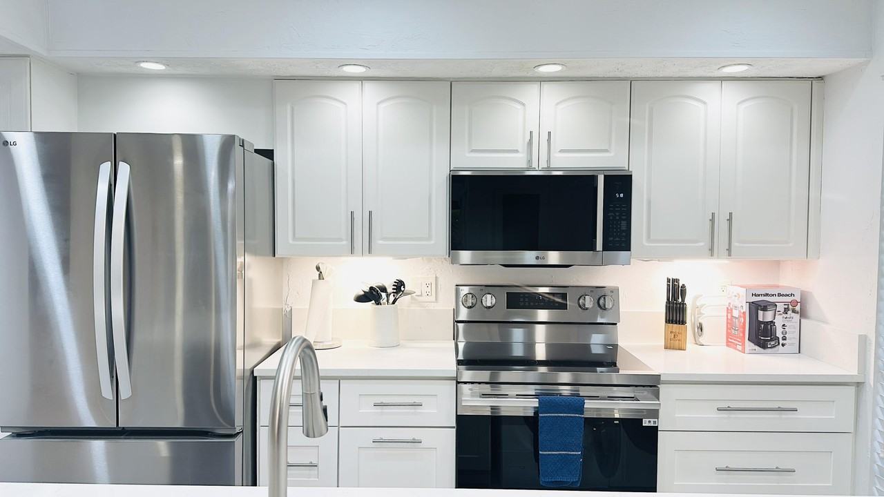 655 Brackenwood Cv - Photo 7 of 40