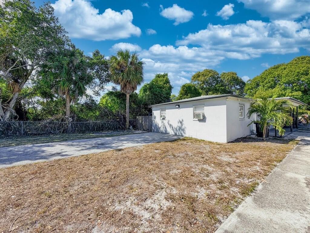 1003 8th St #1 - Photo 2 of 18