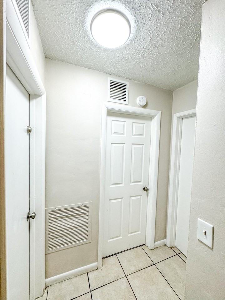 1003 8th St #1 - Photo 7 of 18