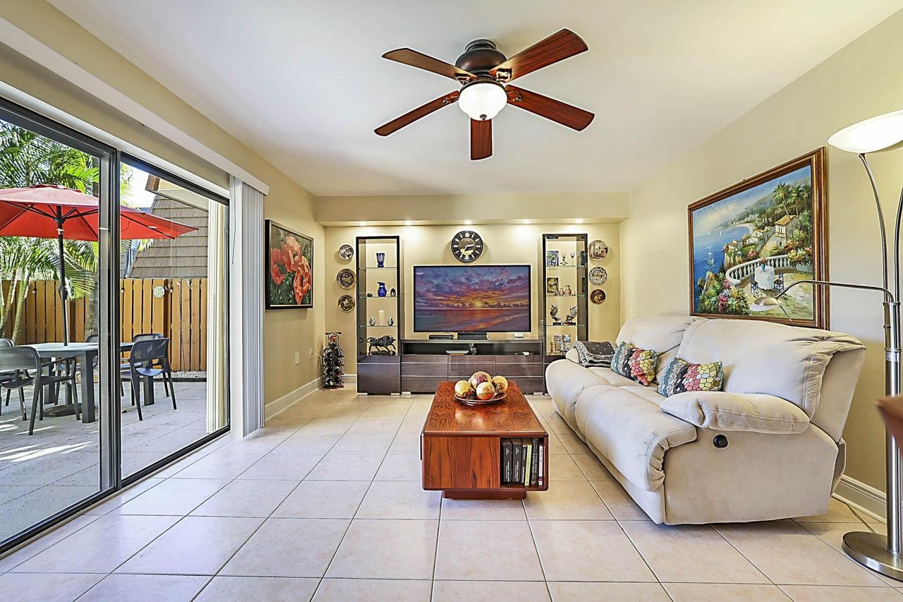 3071 30th Ct - Photo 4 of 50