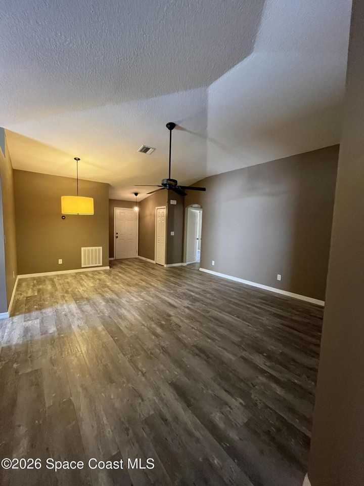 5541 Talbot Blvd - Photo 6 of 31