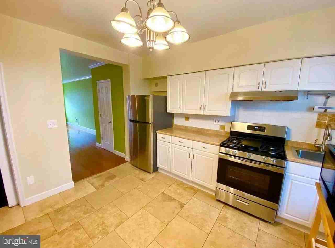 305 S Lehigh St - Photo 6 of 14