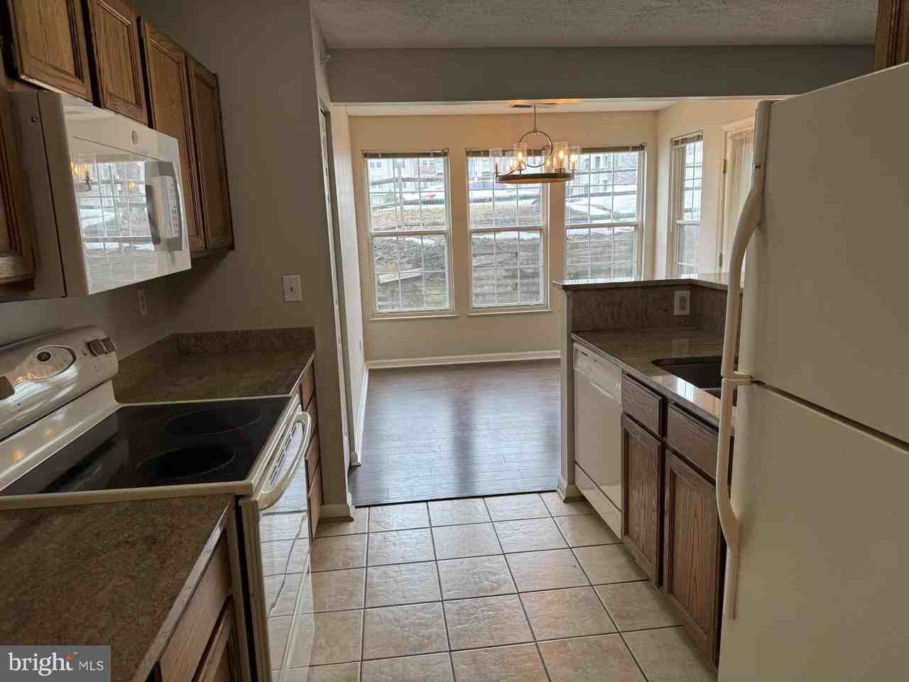 5650 Wade Ct Apt B #B - Photo 3 of 17