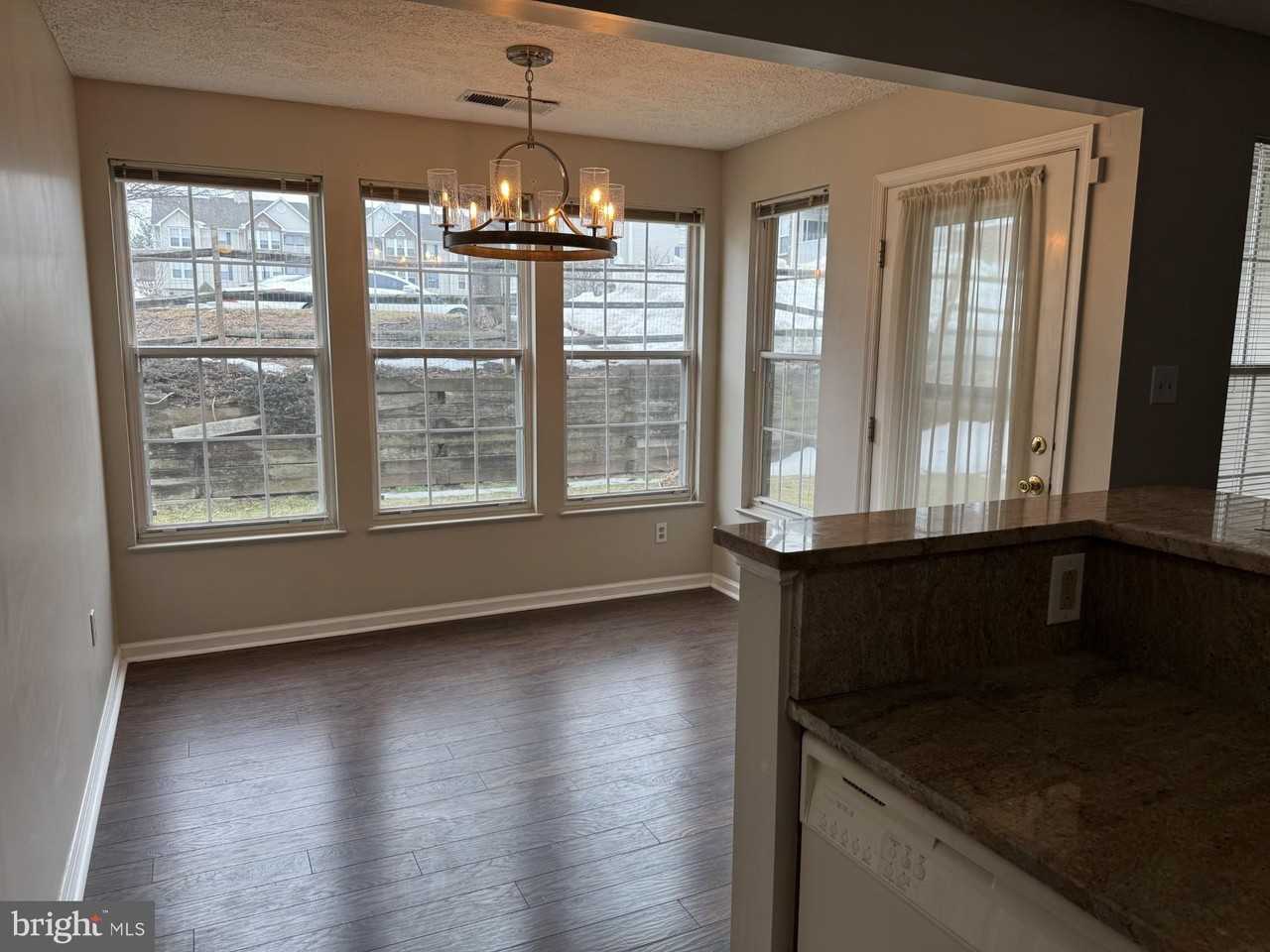 5650 Wade Ct Apt B #B - Photo 4 of 17