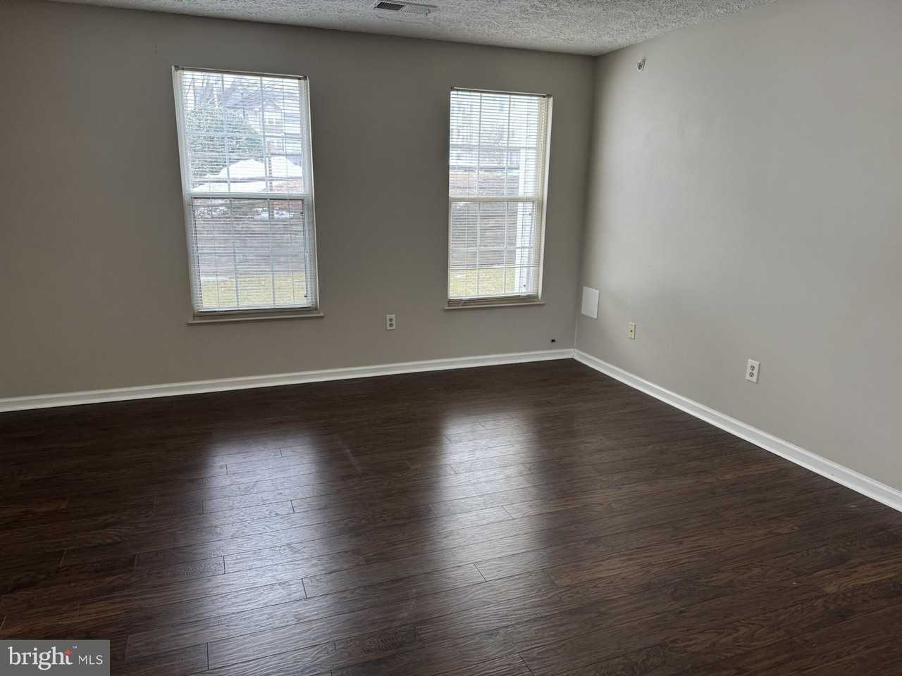 5650 Wade Ct Apt B #B - Photo 7 of 17