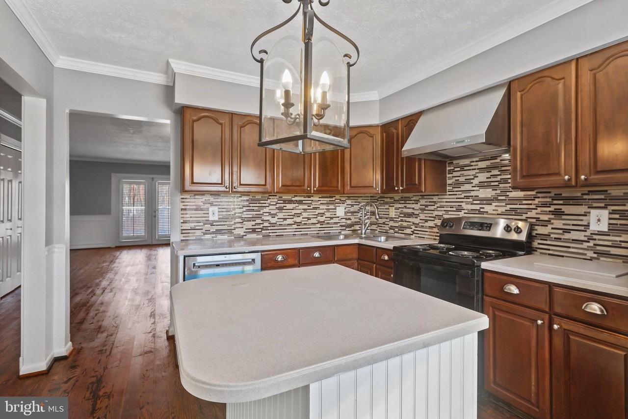 2828 Beckon Dr - Photo 6 of 39